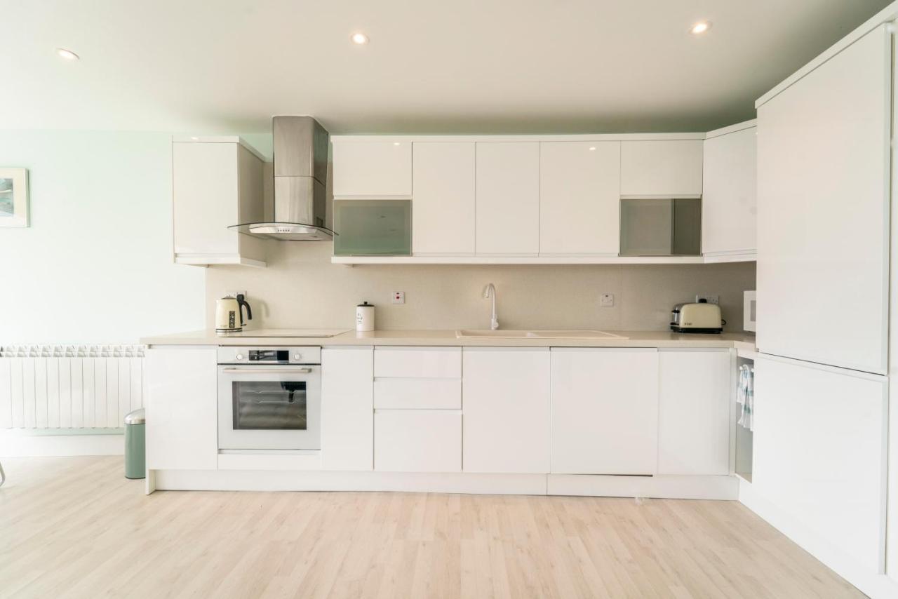 Luxurious Seaside Apartment غالواي المظهر الخارجي الصورة