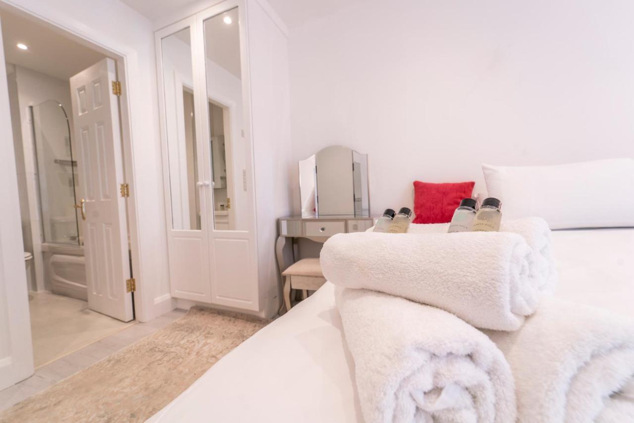 Luxurious Seaside Apartment غالواي المظهر الخارجي الصورة