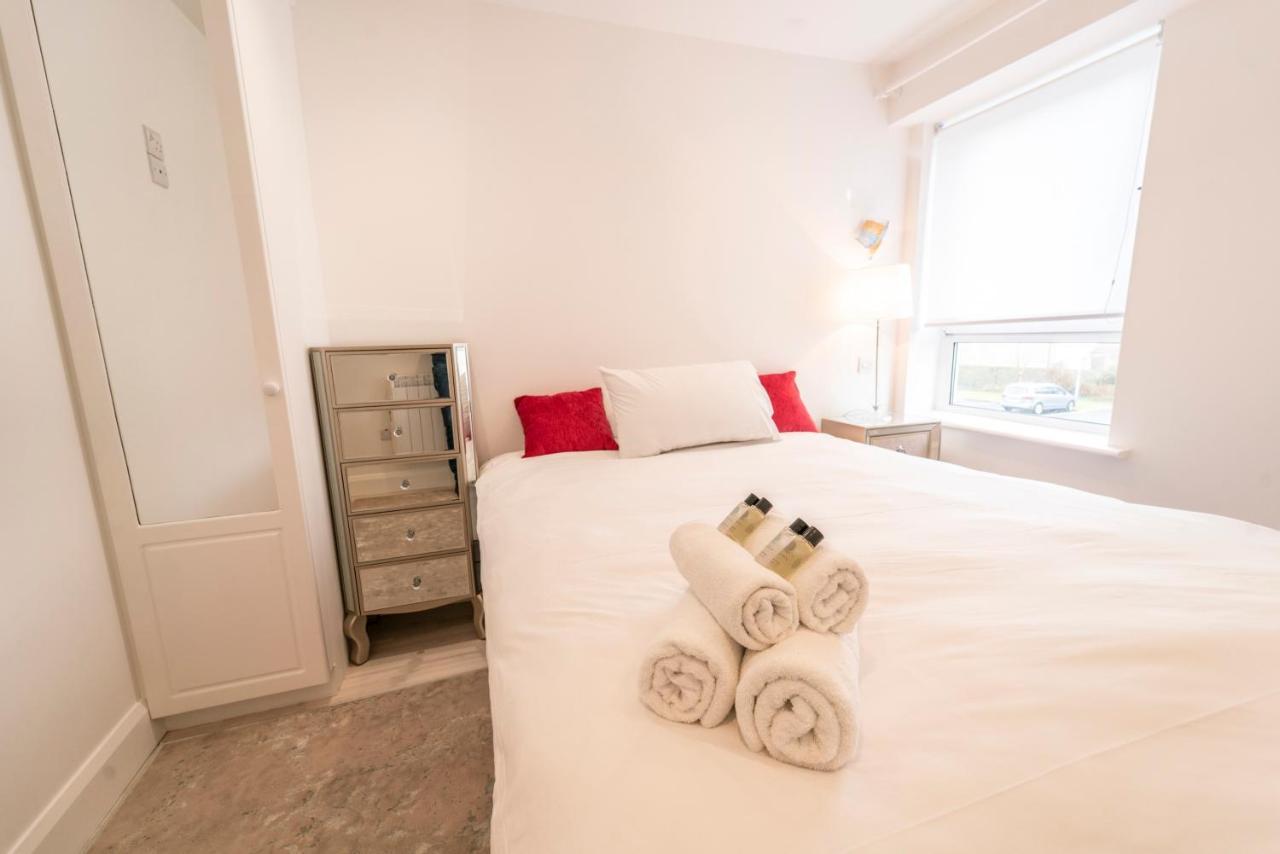 Luxurious Seaside Apartment غالواي المظهر الخارجي الصورة