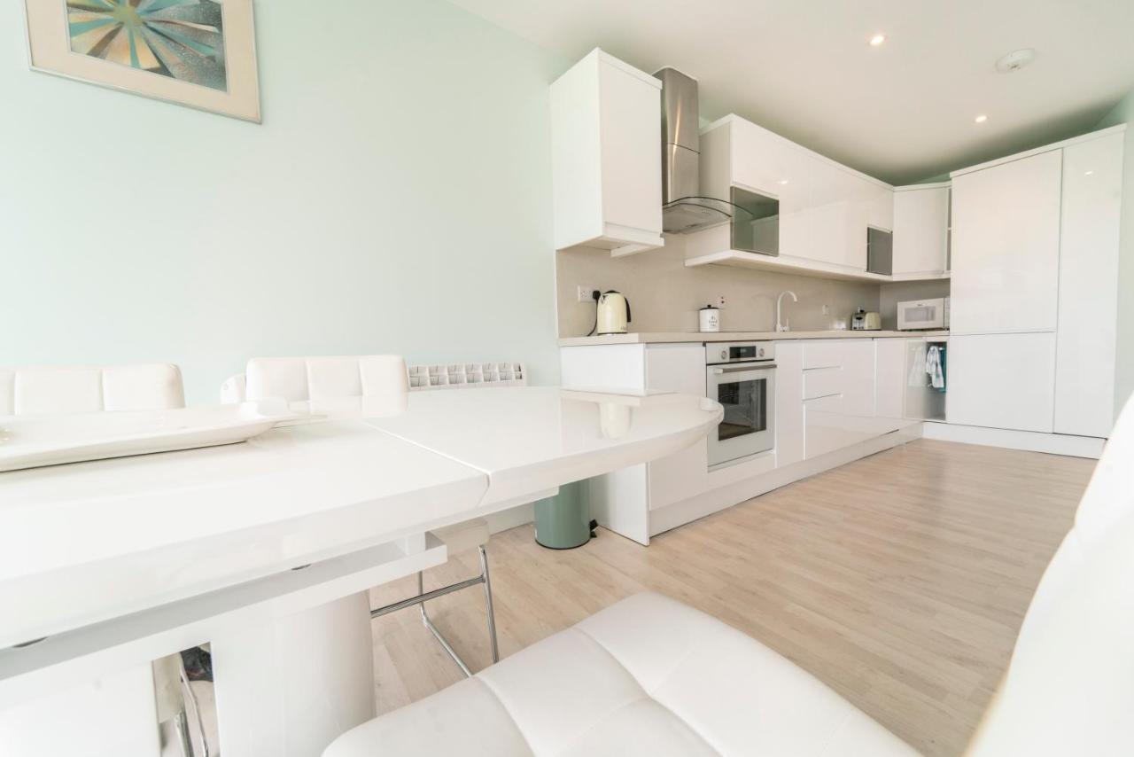Luxurious Seaside Apartment غالواي المظهر الخارجي الصورة